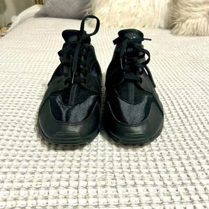 NWOT Nike Women's Air Huarache Size 10.5 - Black on Black